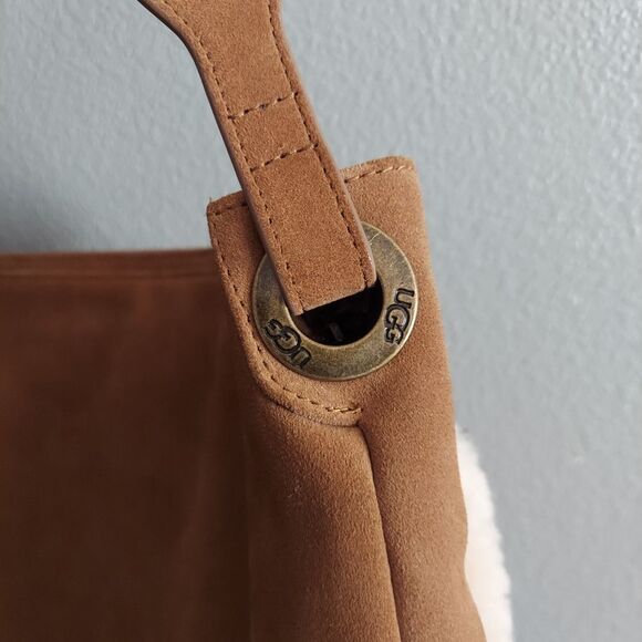 UGG Heritage Hobo Bag - Picture 4 of 8